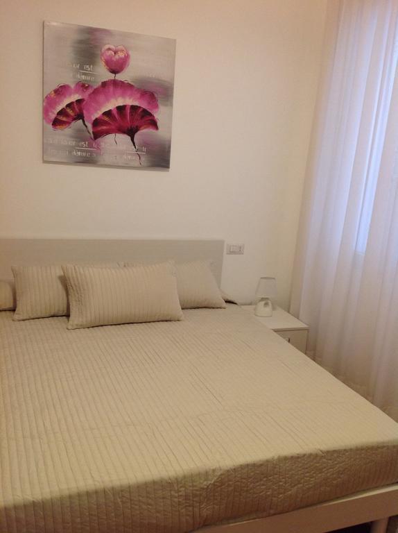جيارديني ناكسوس B&B A Casa Di Amici الغرفة الصورة